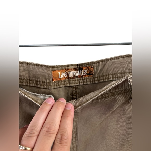 Tan Lee cargo shorts - Picture 2 of 3